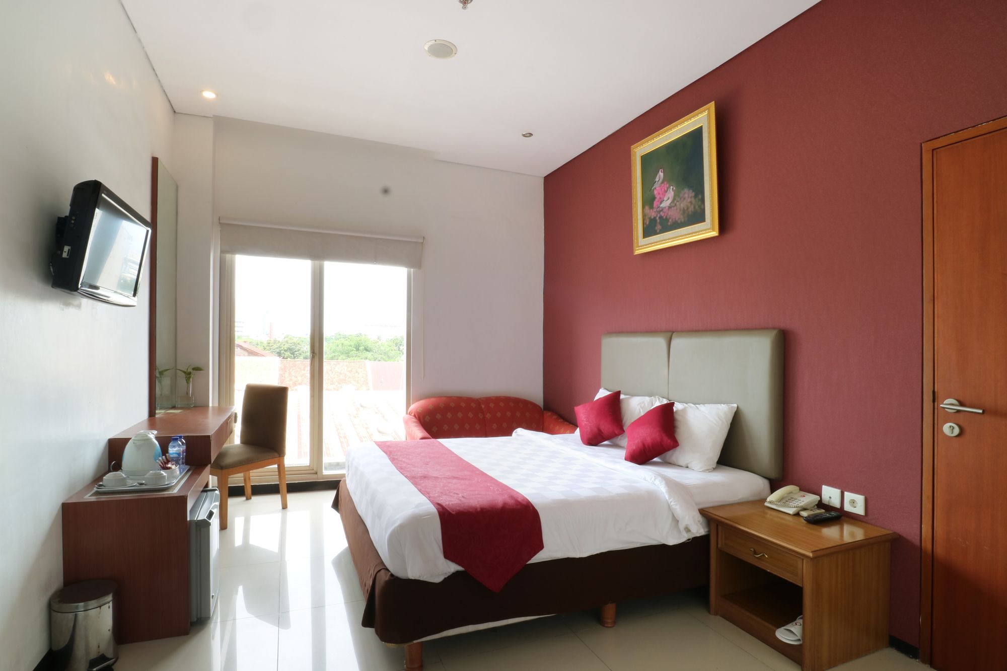 Blue Pacific by RedDoorz