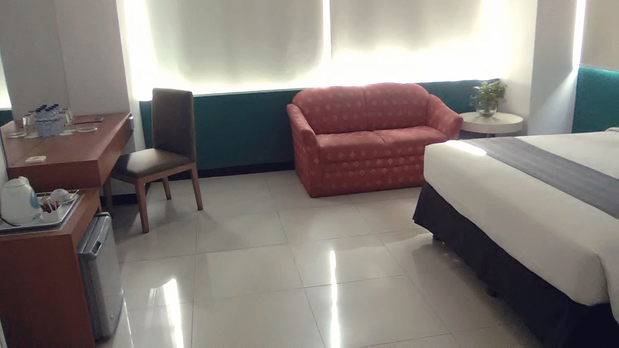 Blue Pacific by RedDoorz