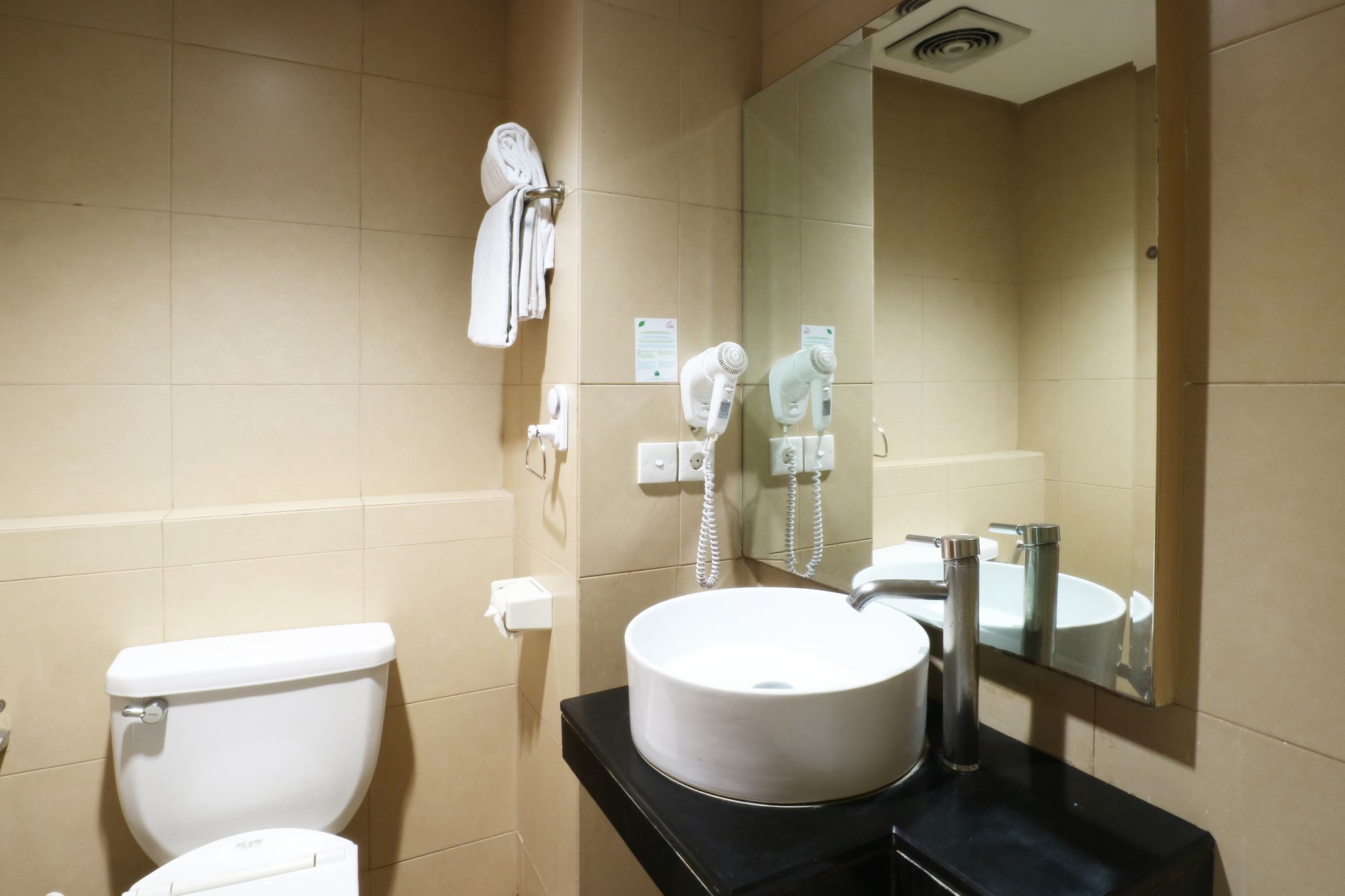 Blue Pacific by RedDoorz