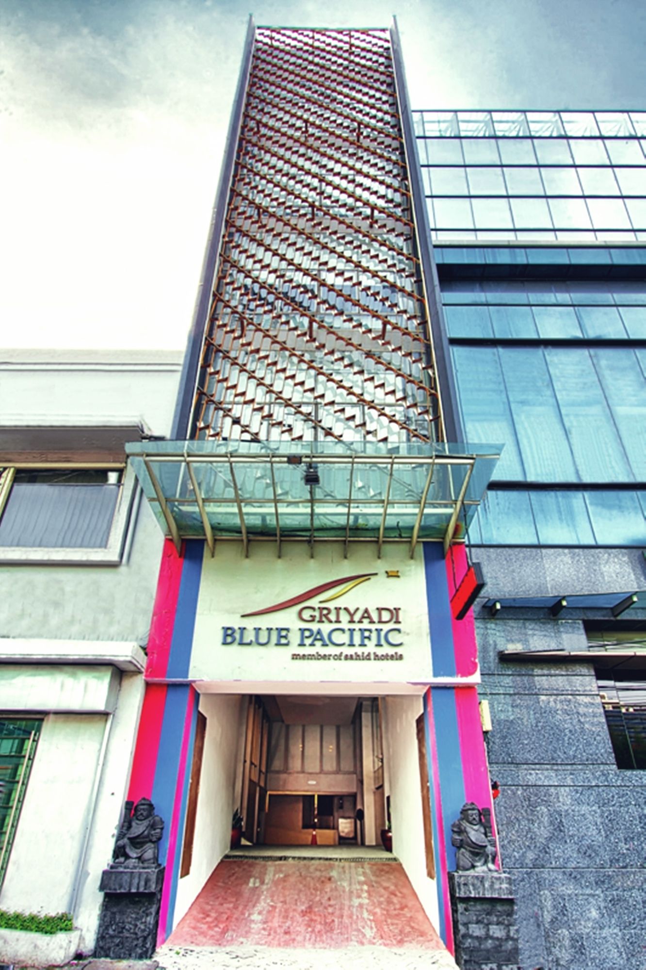 Blue Pacific by RedDoorz