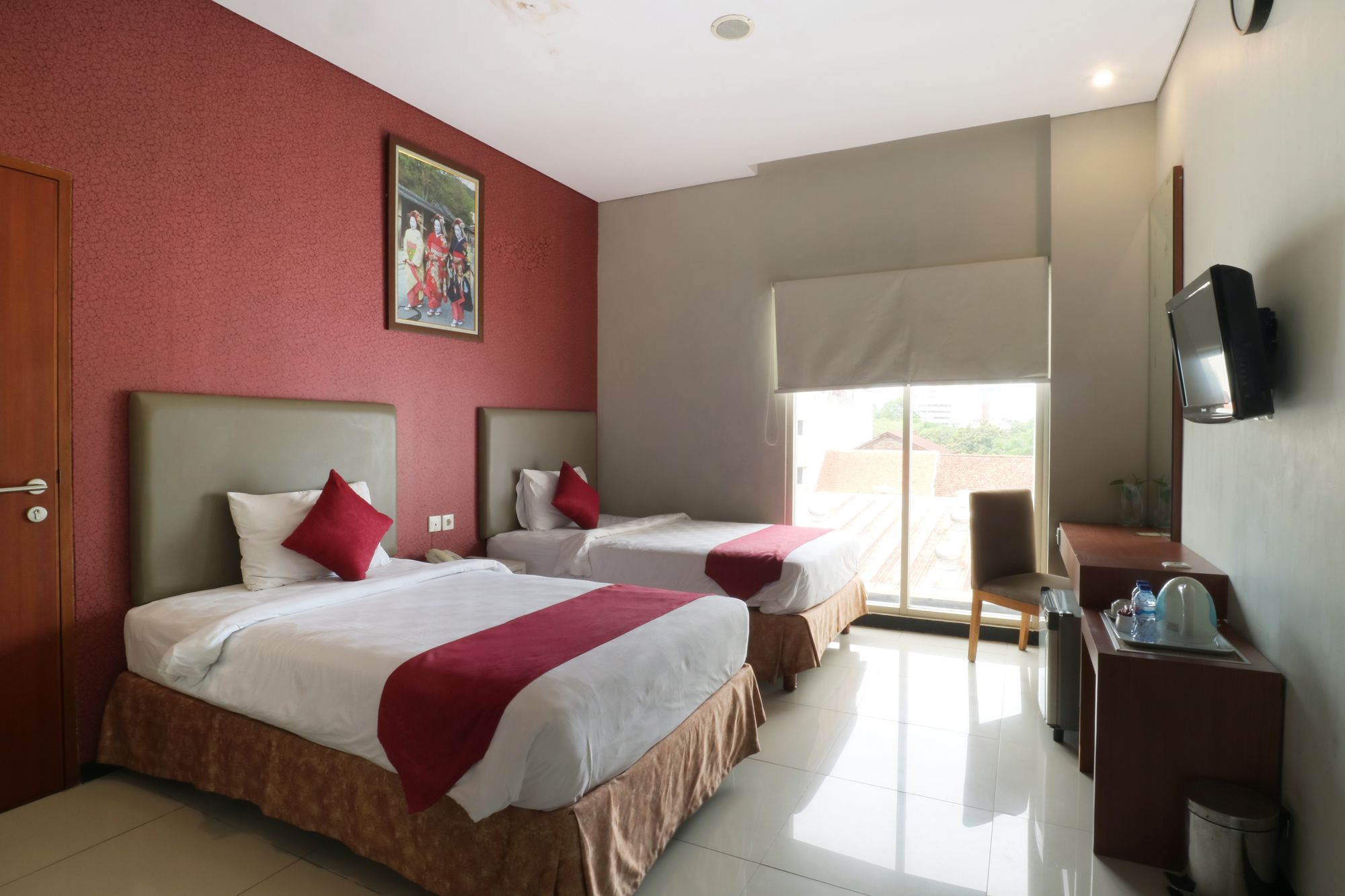 Blue Pacific by RedDoorz