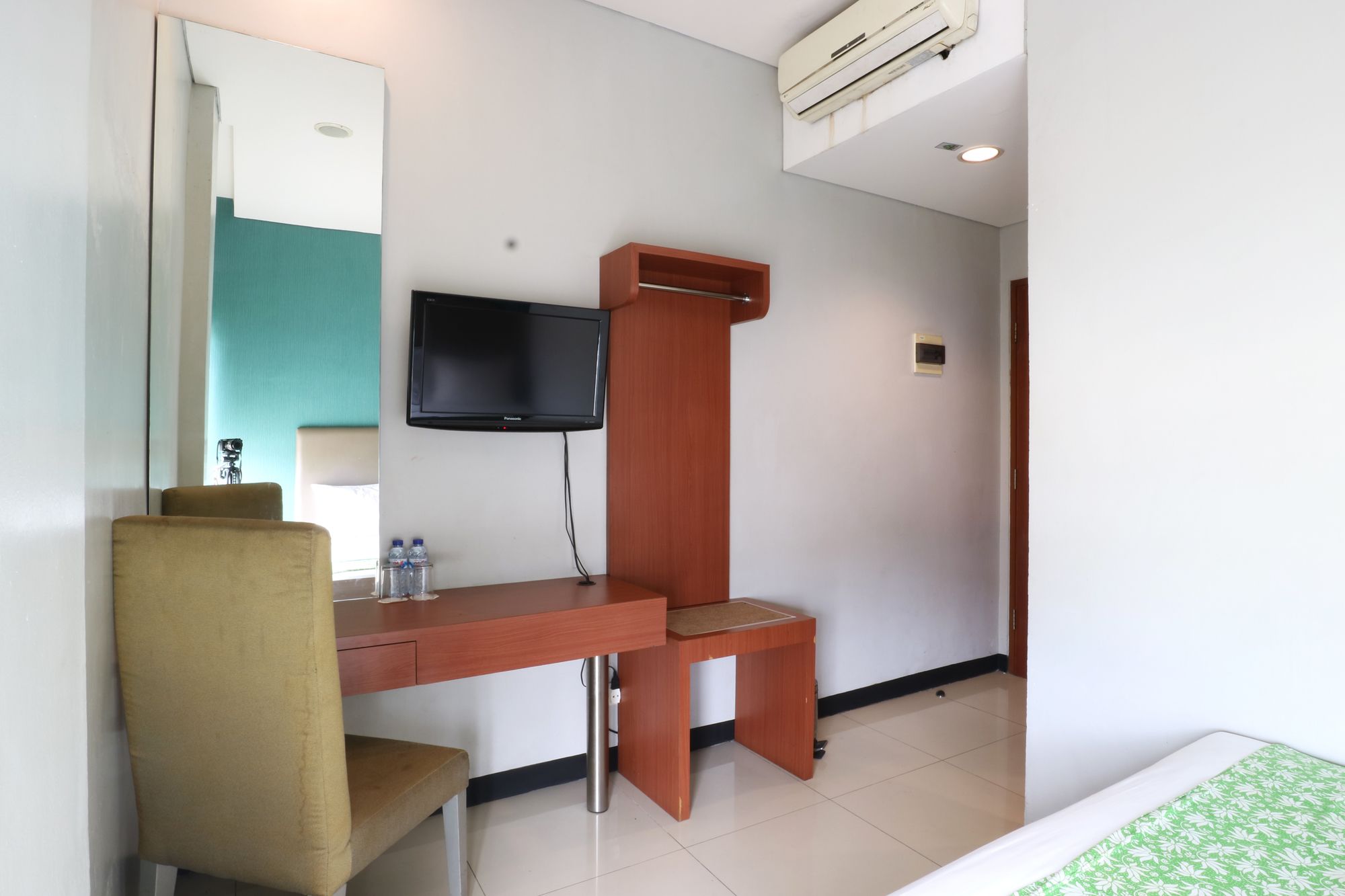 Blue Pacific by RedDoorz