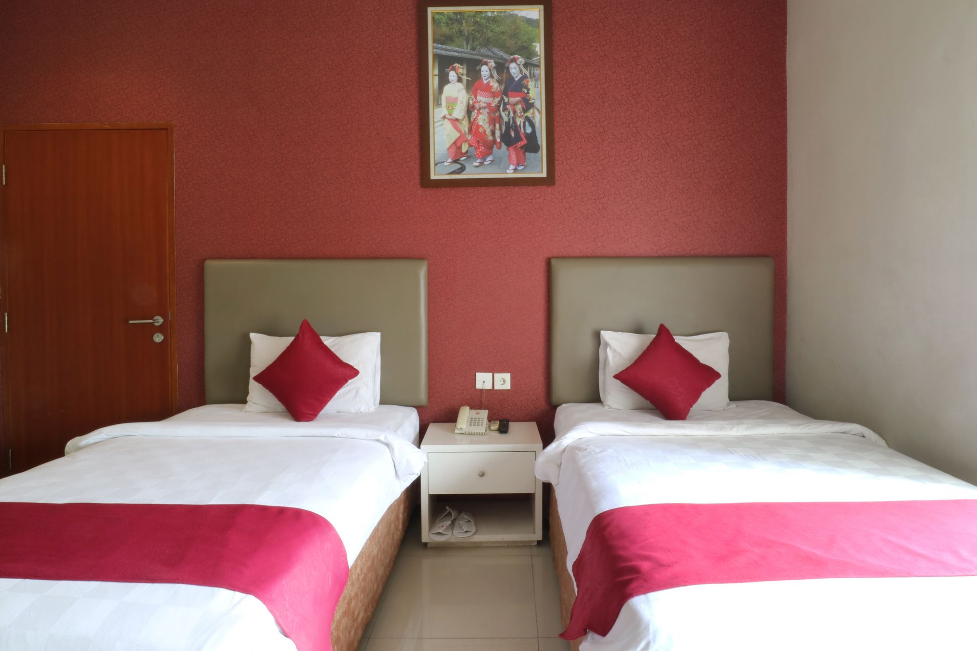 Blue Pacific by RedDoorz