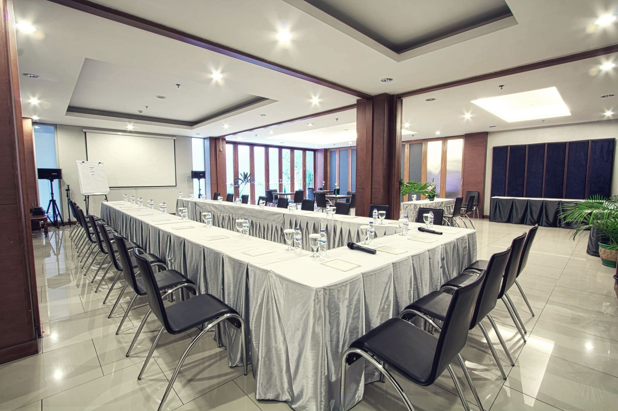 Blue Pacific by RedDoorz