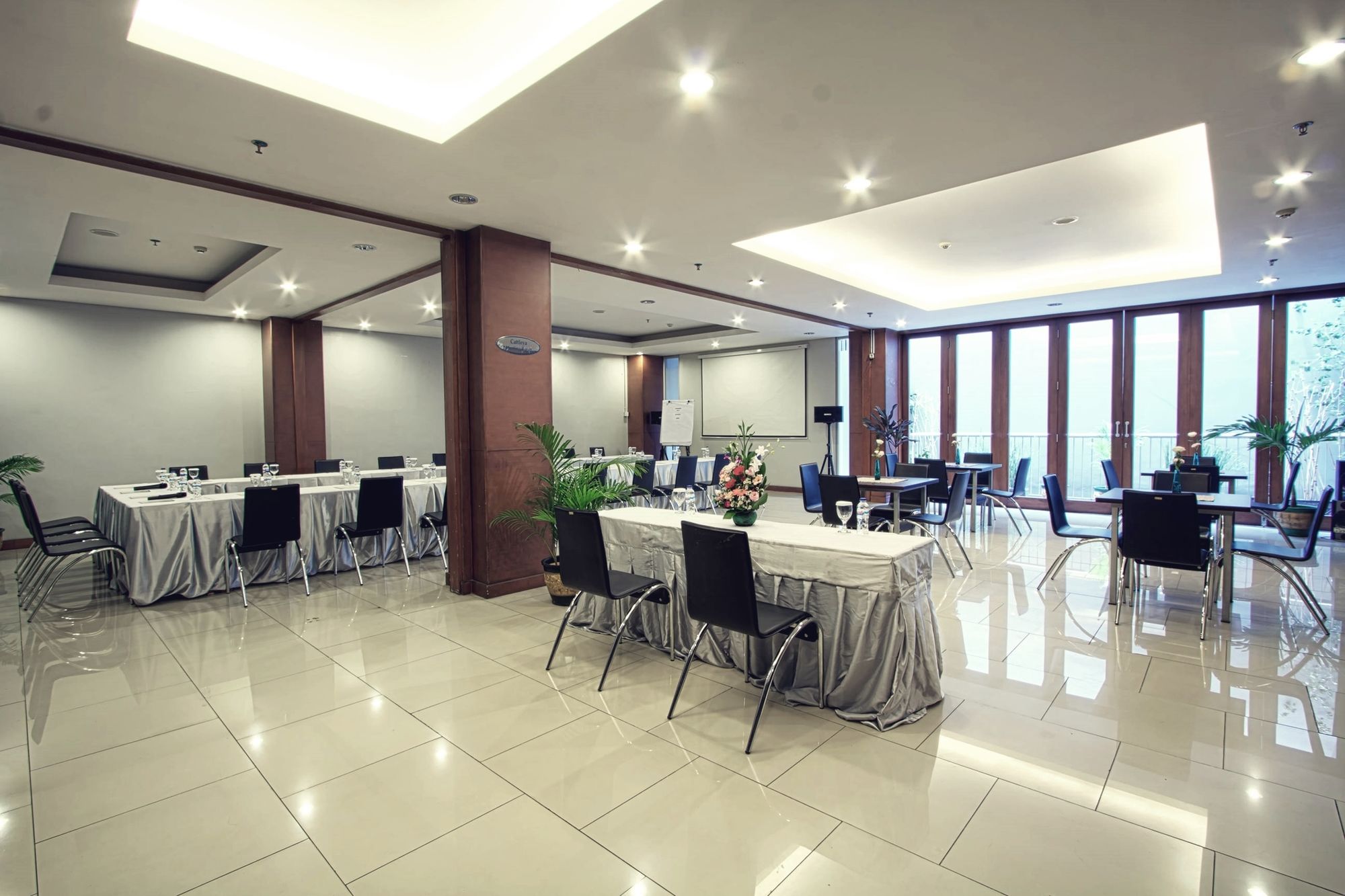 Blue Pacific by RedDoorz