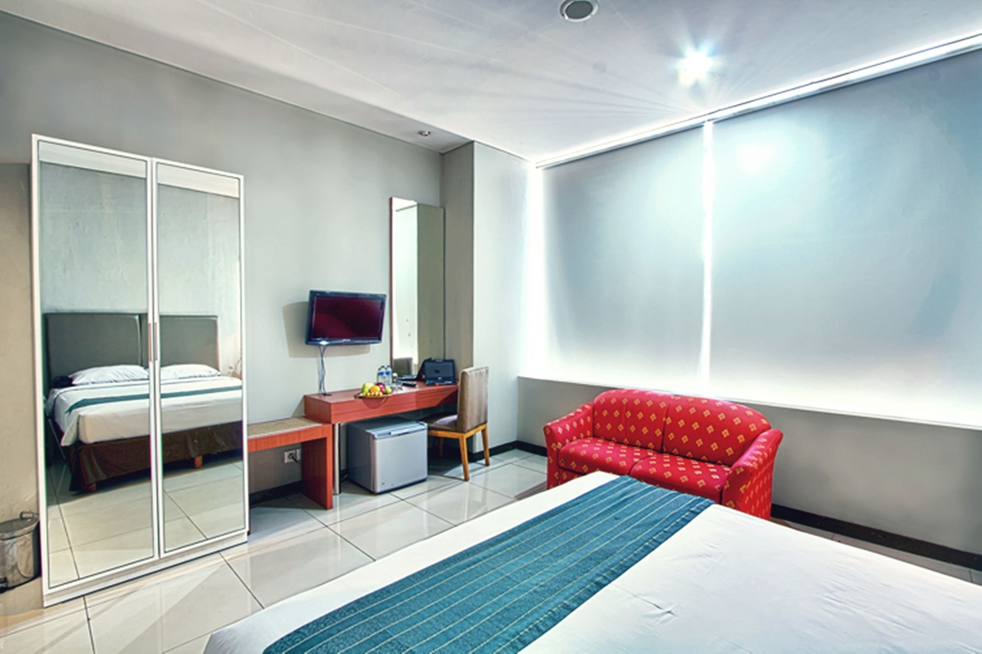 Blue Pacific by RedDoorz