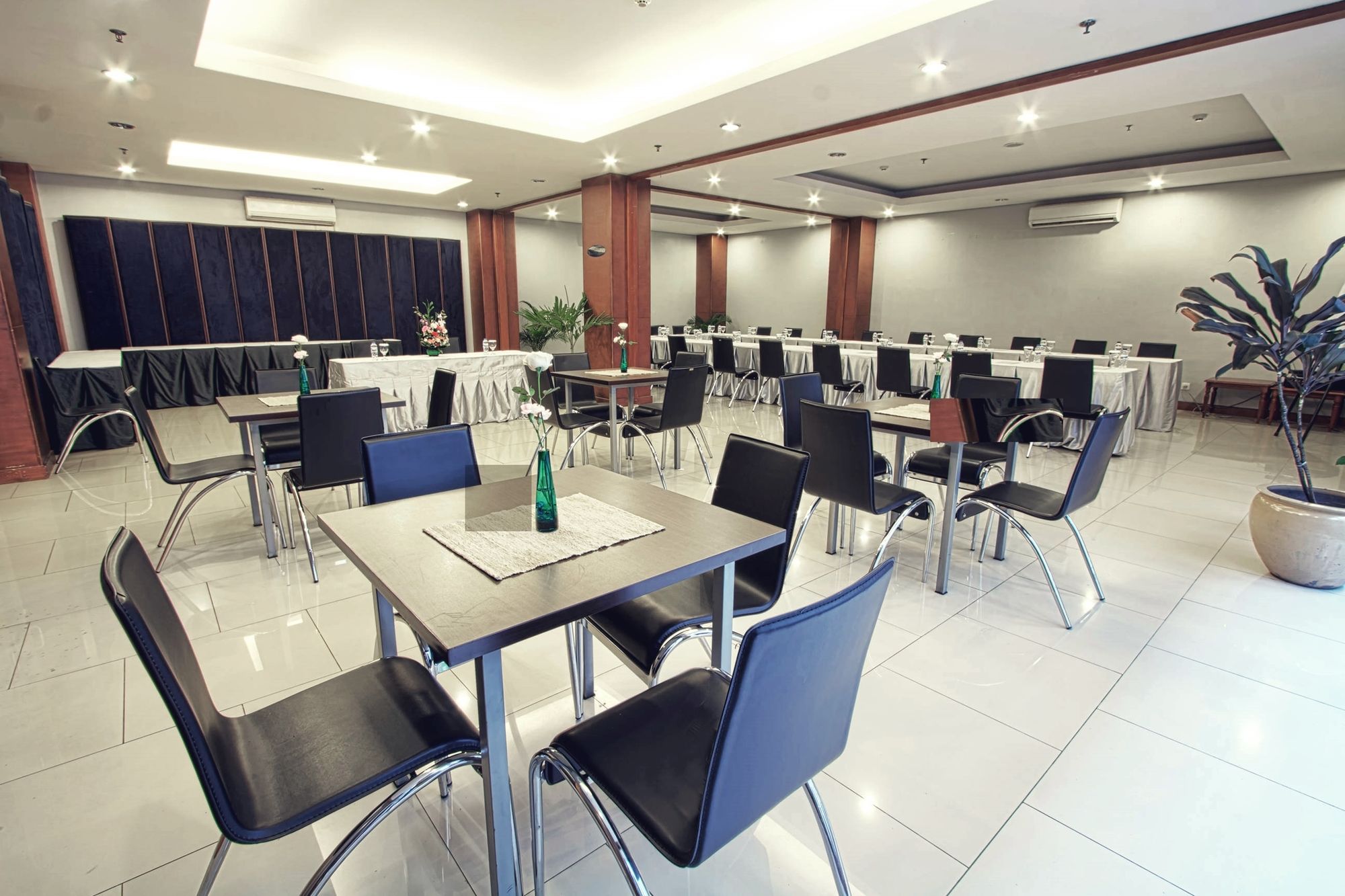 Blue Pacific by RedDoorz