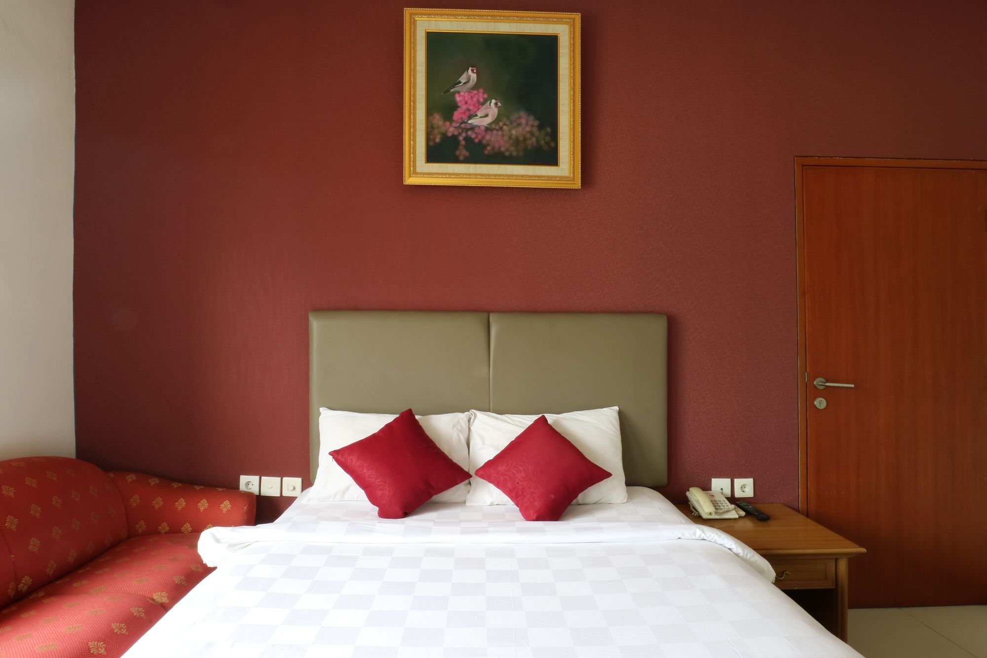 Blue Pacific by RedDoorz