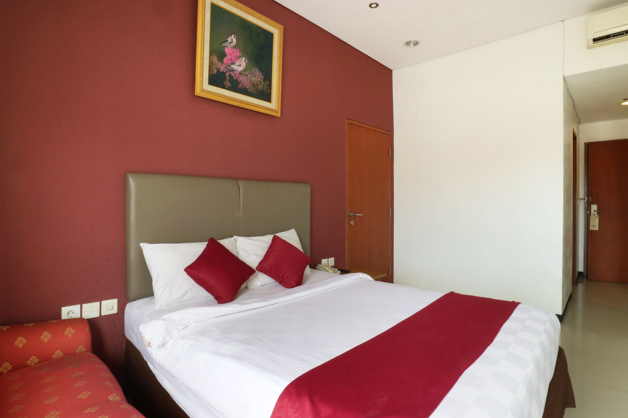 Blue Pacific by RedDoorz