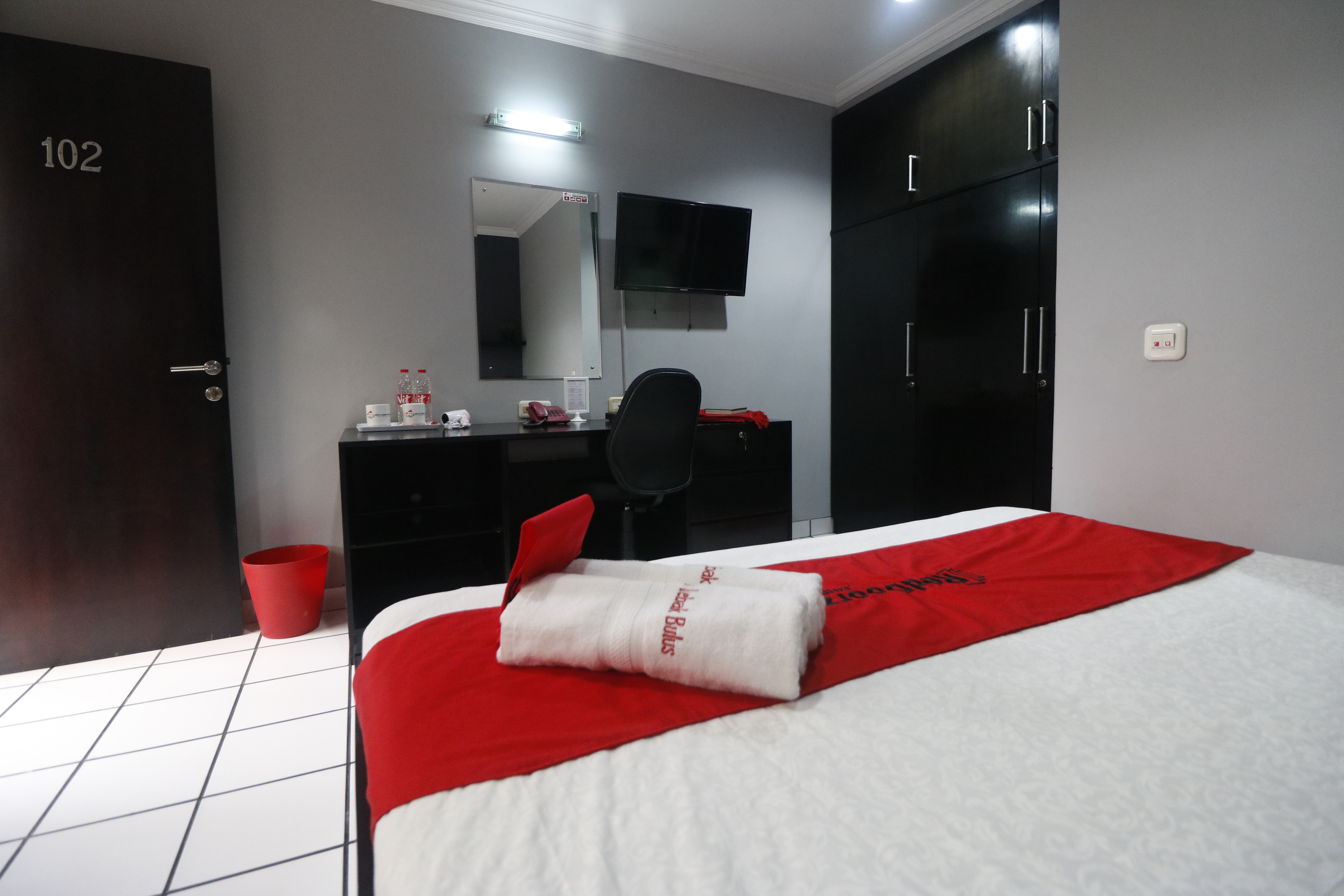 Griya Lebak Bulus By RedDoorz