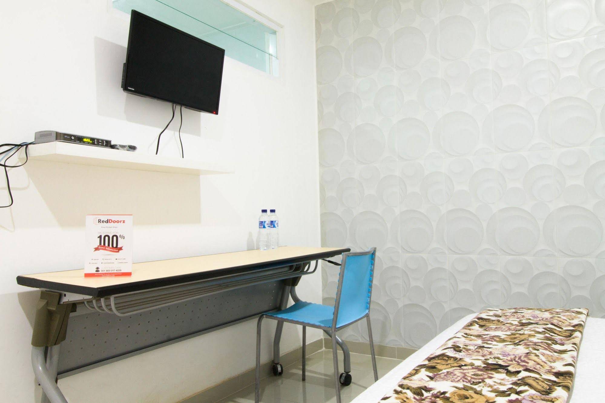 Guest House 8 by RedDoorz