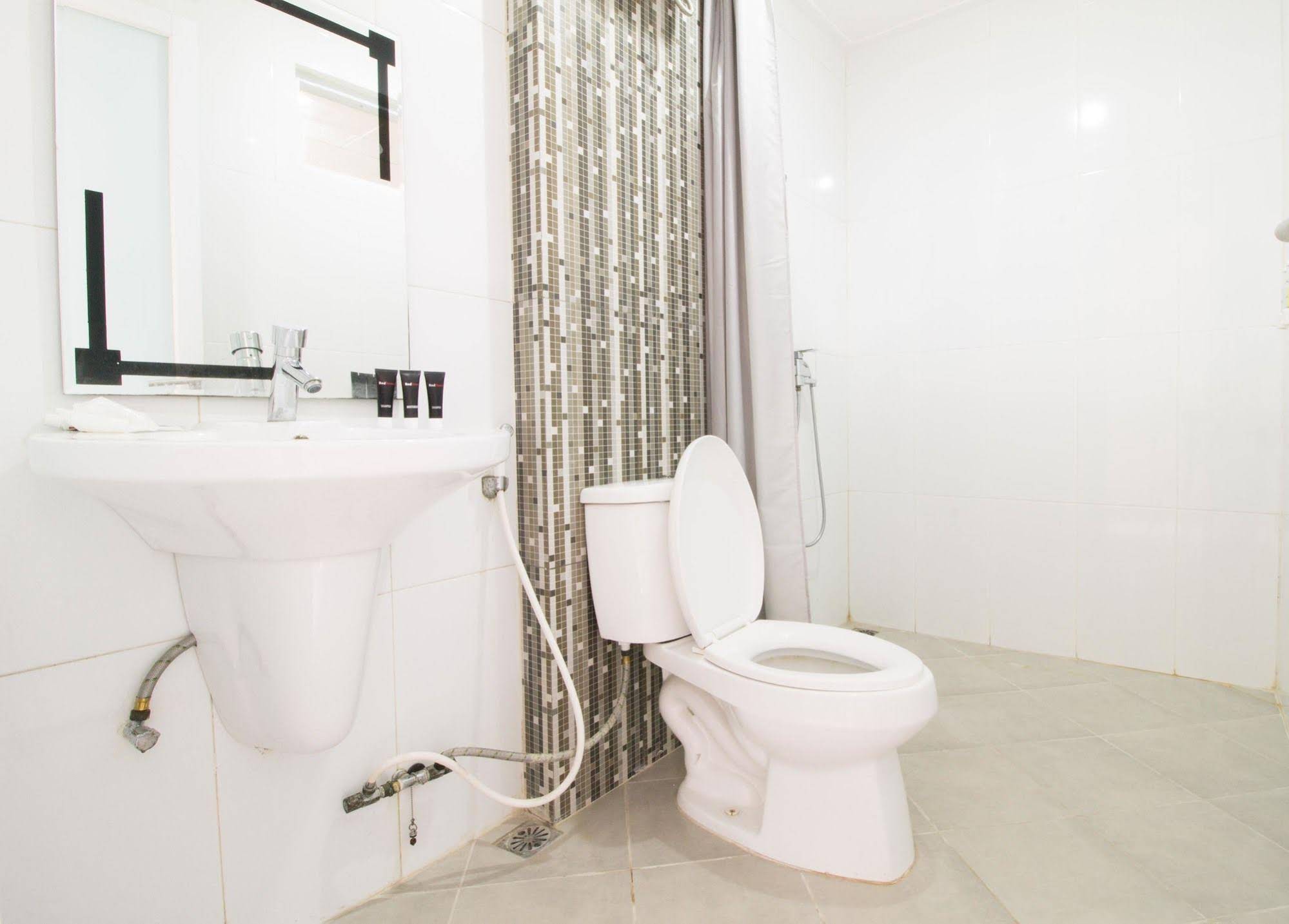 Guest House 8 by RedDoorz