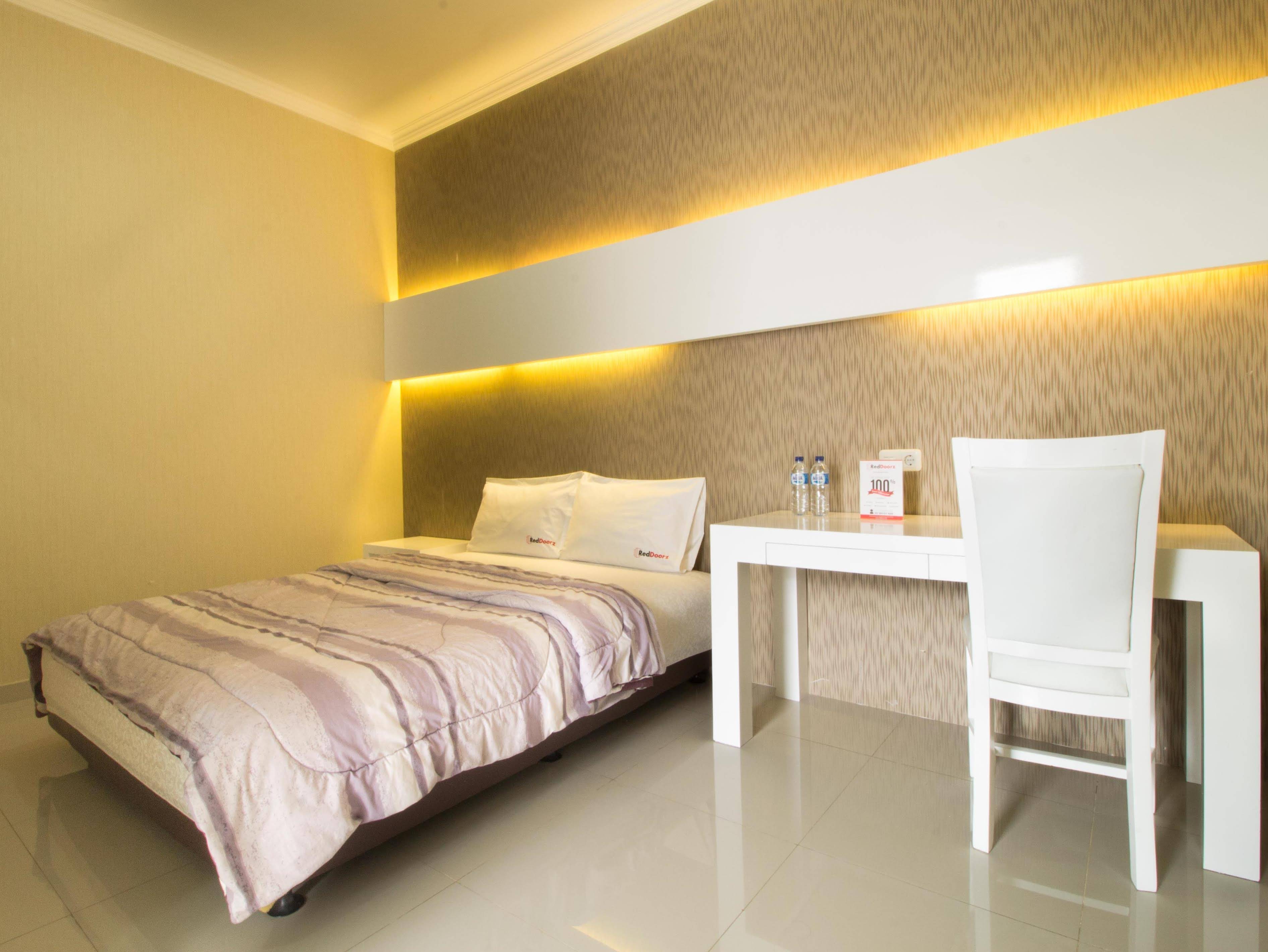 Guest House 8 by RedDoorz