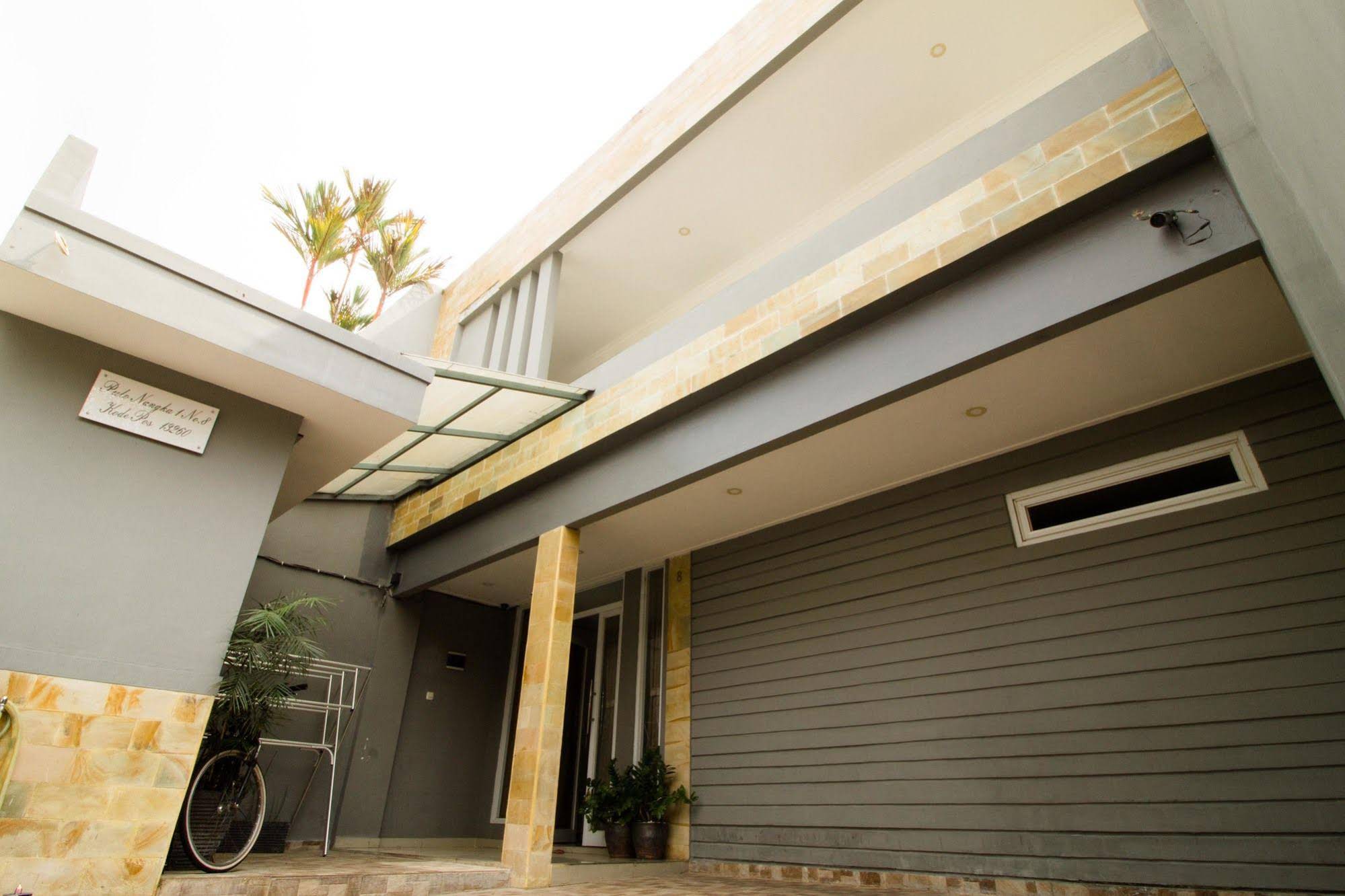 Guest House 8 by RedDoorz