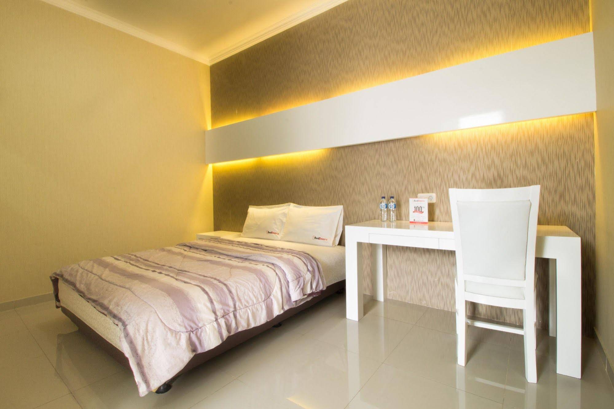 Guest House 8 by RedDoorz