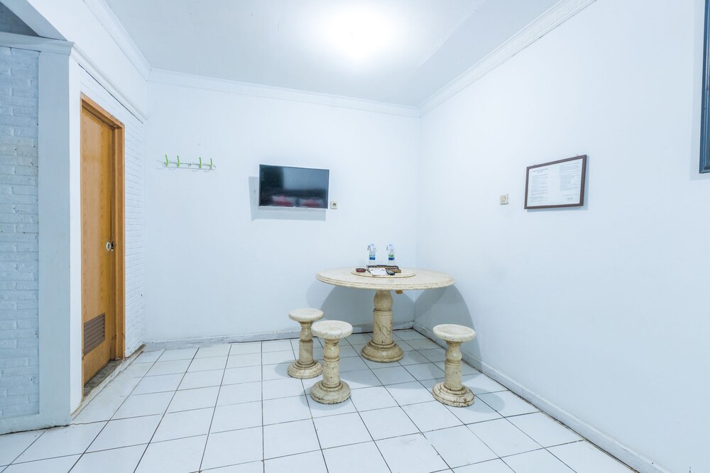 Guntary Residence by OYO Rooms