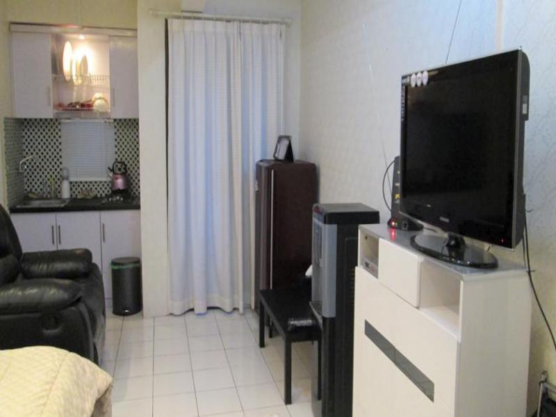 Hajjah Ririn's Kebagusan City Apartment