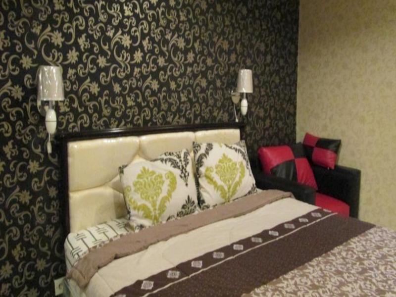 Hajjah Ririn's Kebagusan City Apartment