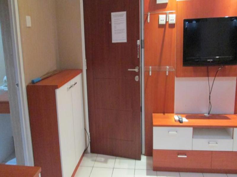 Hajjah Ririn's Kebagusan City Apartment