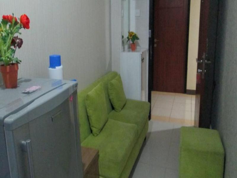 Hajjah Ririn's Kebagusan City Apartment