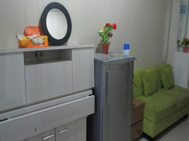 Hajjah Ririn's Kebagusan City Apartment