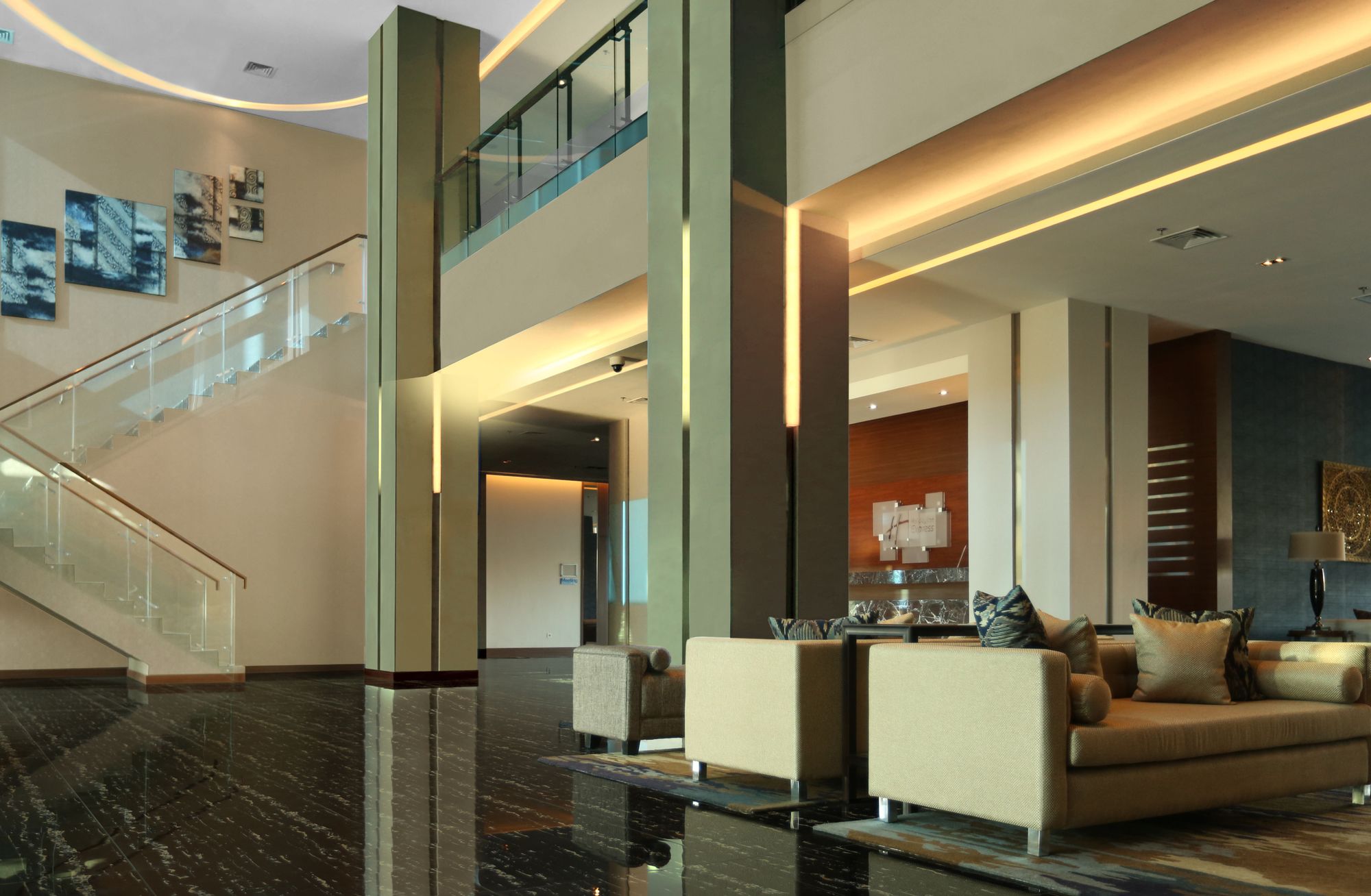 Holiday Inn Express Jakarta International Expo