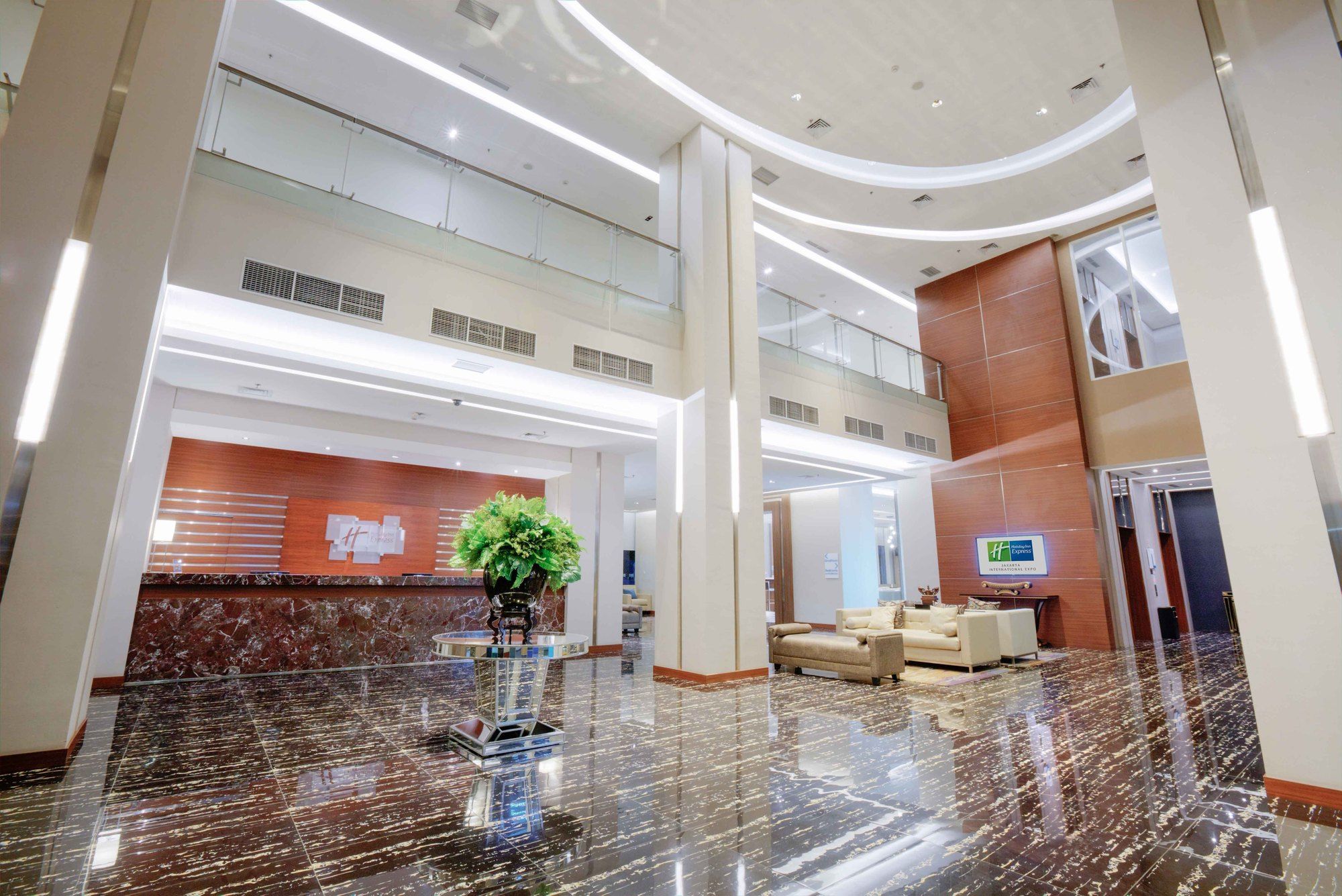 Holiday Inn Express Jakarta International Expo