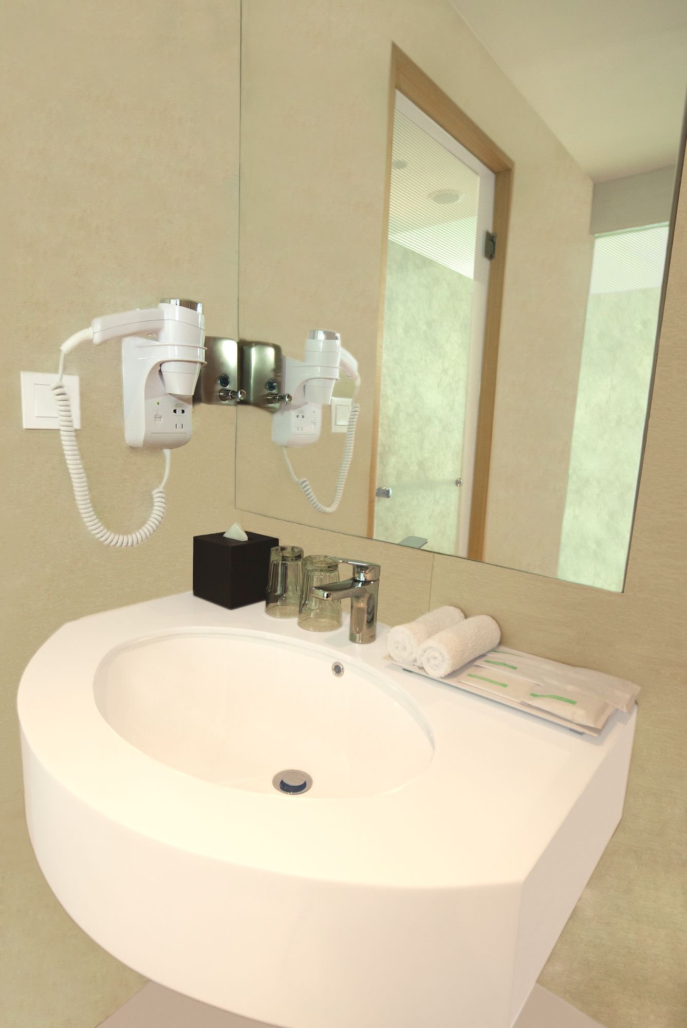 Holiday Inn Express Jakarta International Expo