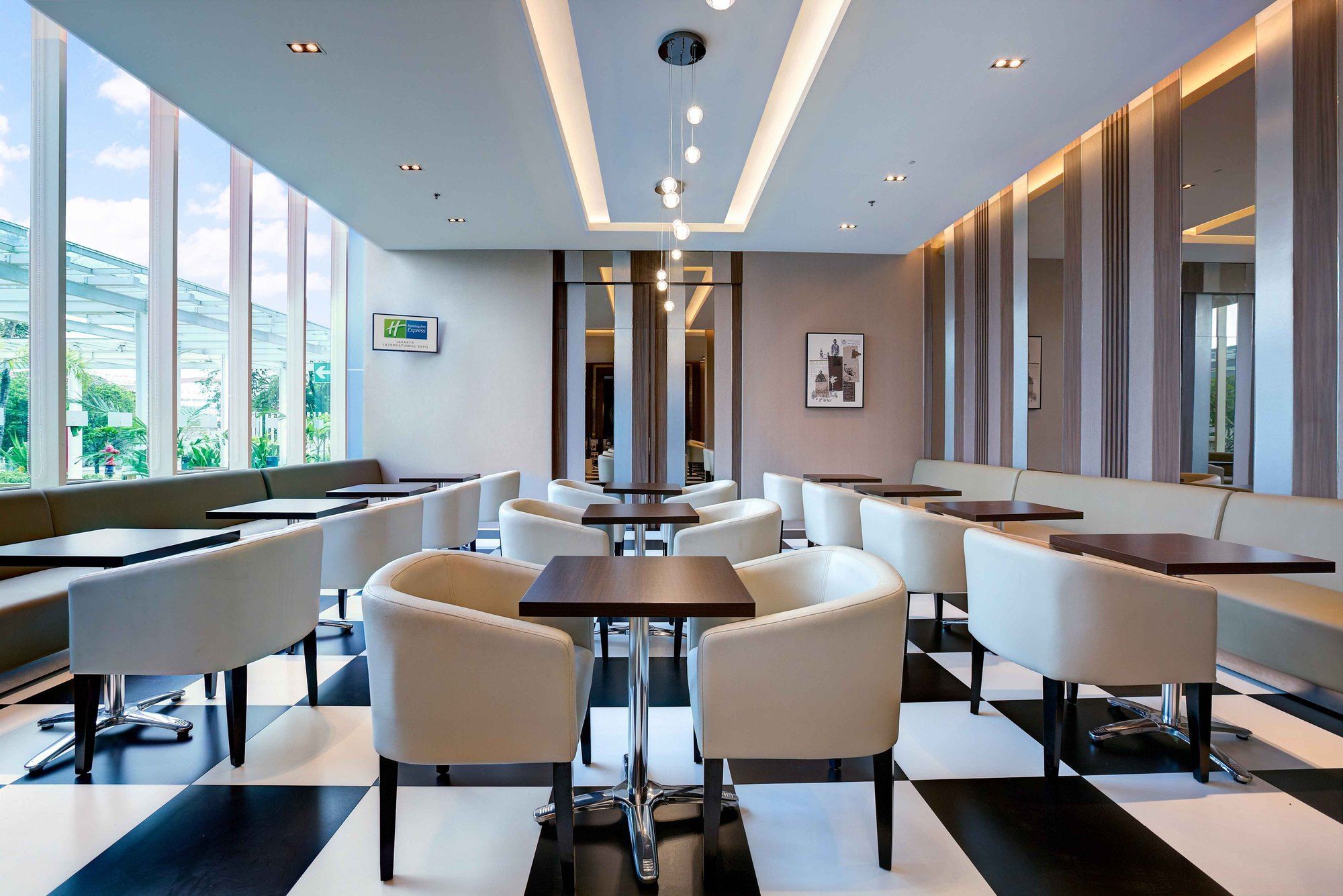 Holiday Inn Express Jakarta International Expo