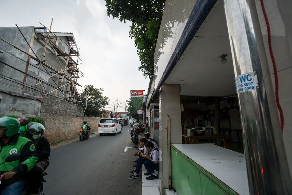 Hotel & Kost 37 by OYO Rooms