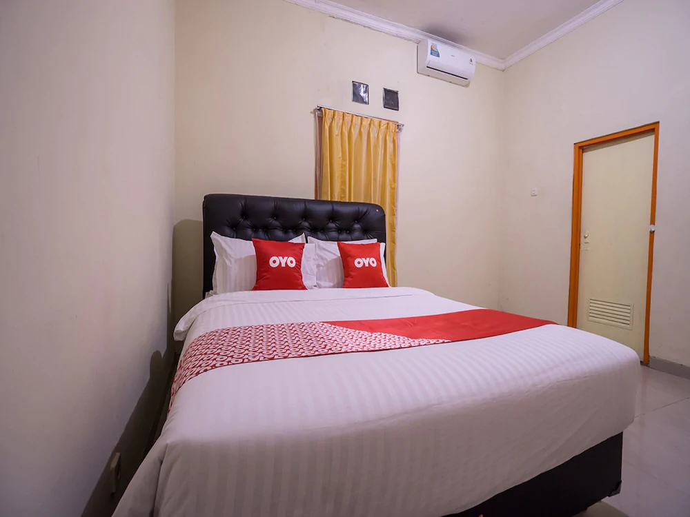 Hotel & Kost 37 by OYO Rooms