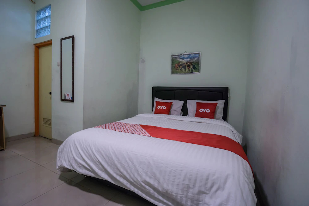 Hotel & Kost 37 by OYO Rooms