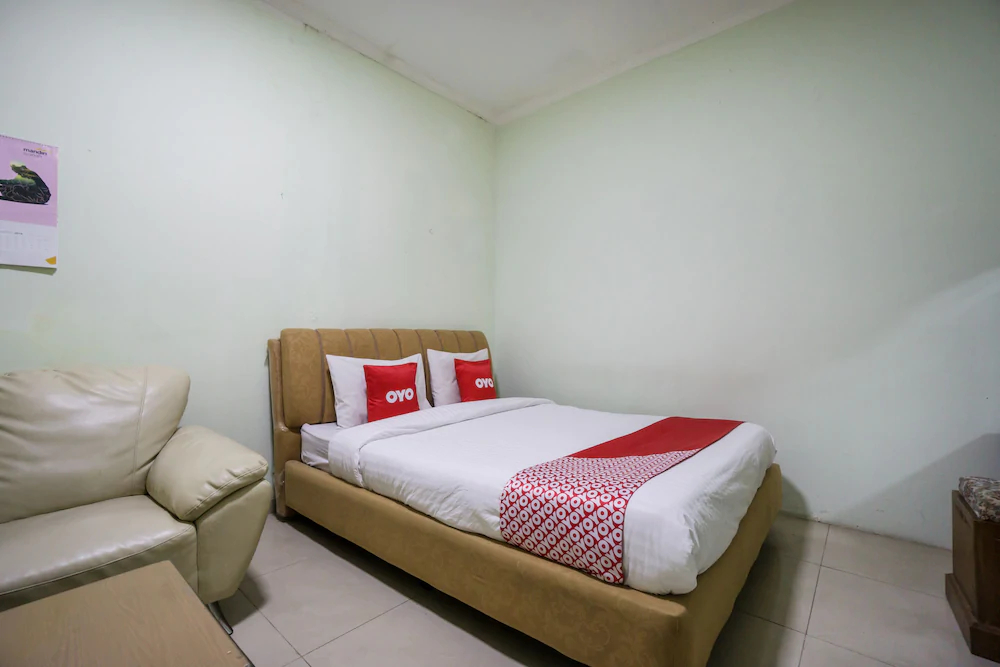 Hotel & Kost 37 by OYO Rooms