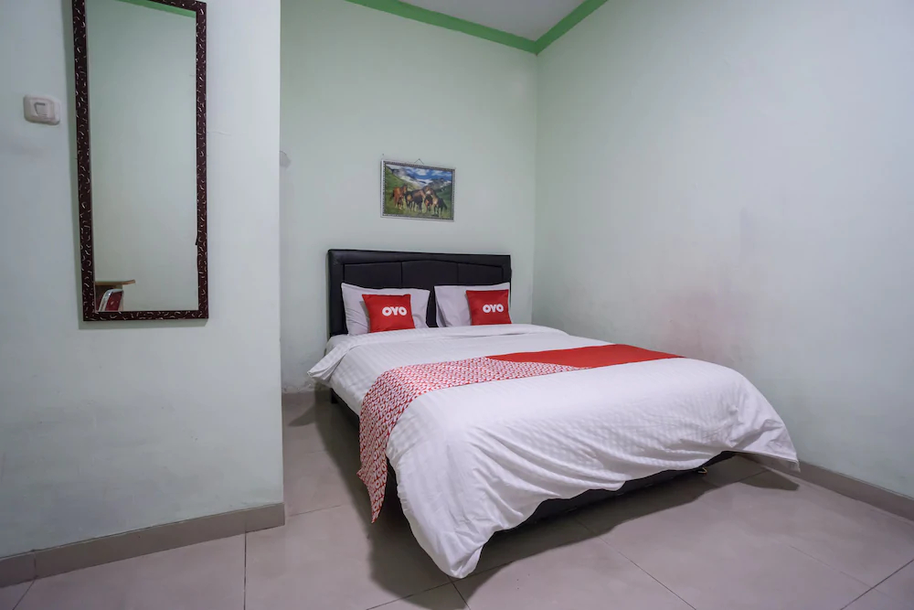 Hotel & Kost 37 by OYO Rooms