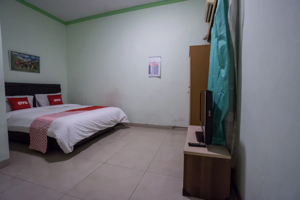 Hotel & Kost 37 by OYO Rooms