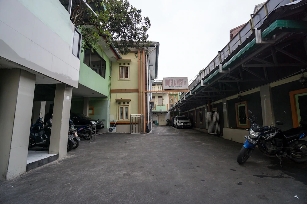 Hotel & Kost 37 by OYO Rooms