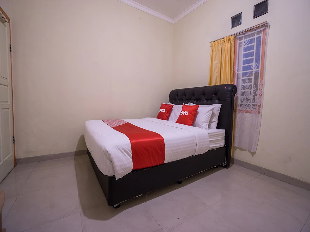 Hotel & Kost 37 by OYO Rooms