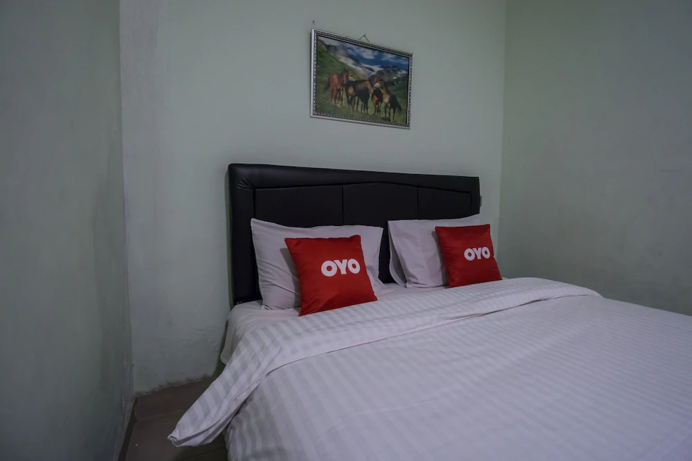 Hotel & Kost 37 by OYO Rooms