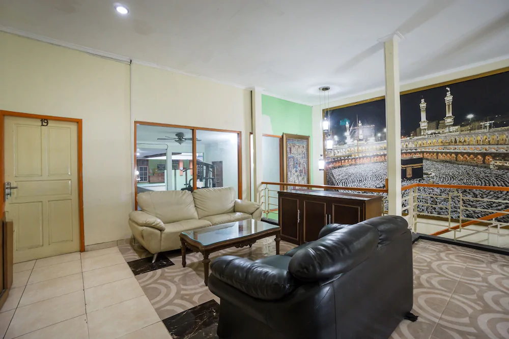 Hotel & Kost 37 by OYO Rooms