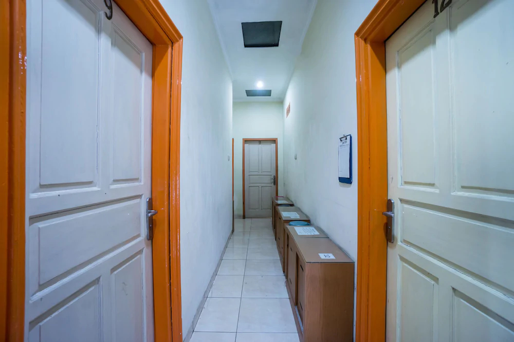 Hotel & Kost 37 by OYO Rooms