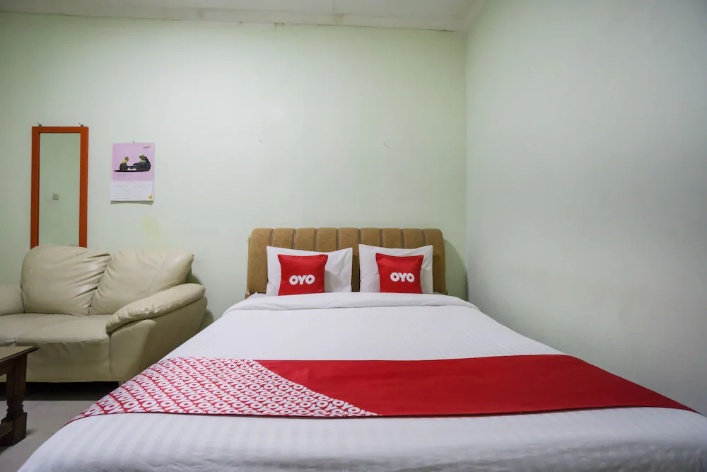 Hotel & Kost 37 by OYO Rooms