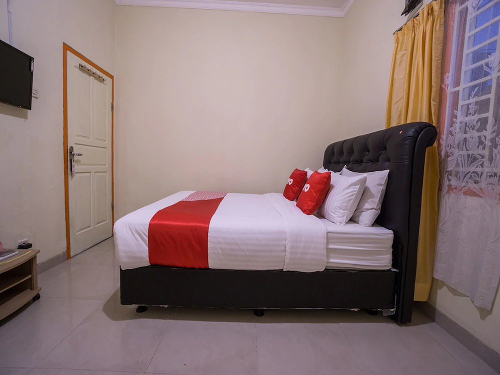 Hotel & Kost 37 by OYO Rooms