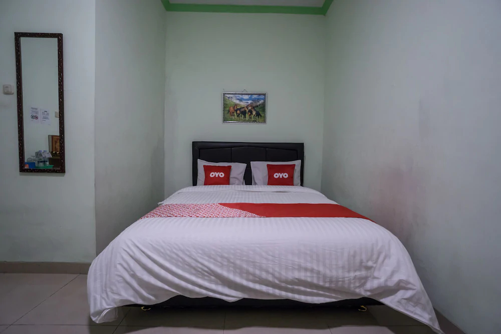 Hotel & Kost 37 by OYO Rooms