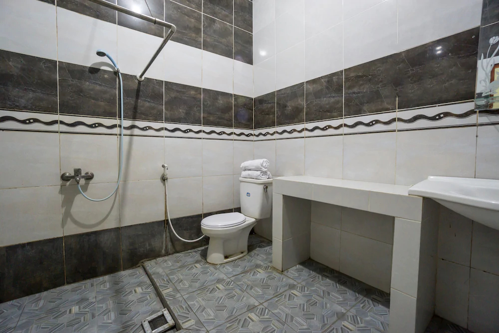 Hotel & Kost 37 by OYO Rooms