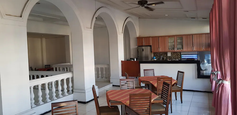 Hotel De'Qur Jakarta Kota