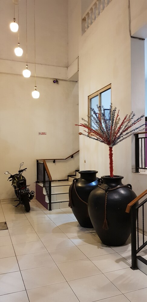 Hotel De'Qur Jakarta Kota