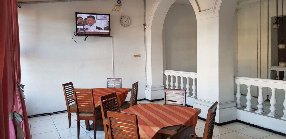 Hotel De'Qur Jakarta Kota