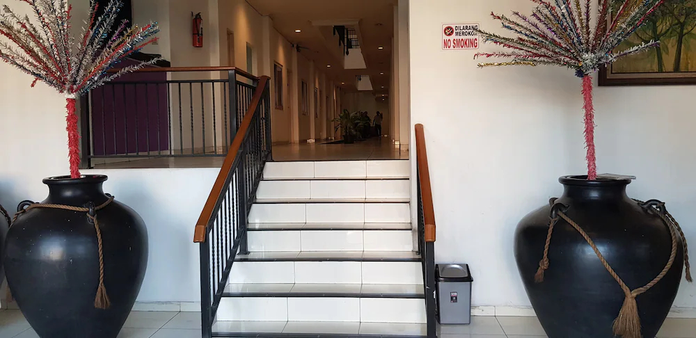 Hotel De'Qur Jakarta Kota