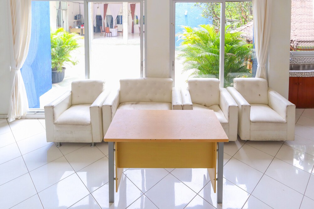 Hotel House Of Eva Syariah by OYO Rooms