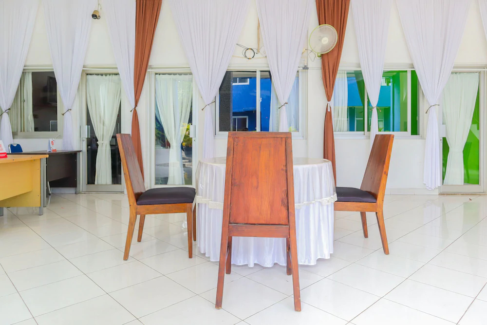 Hotel House Of Eva Syariah by OYO Rooms